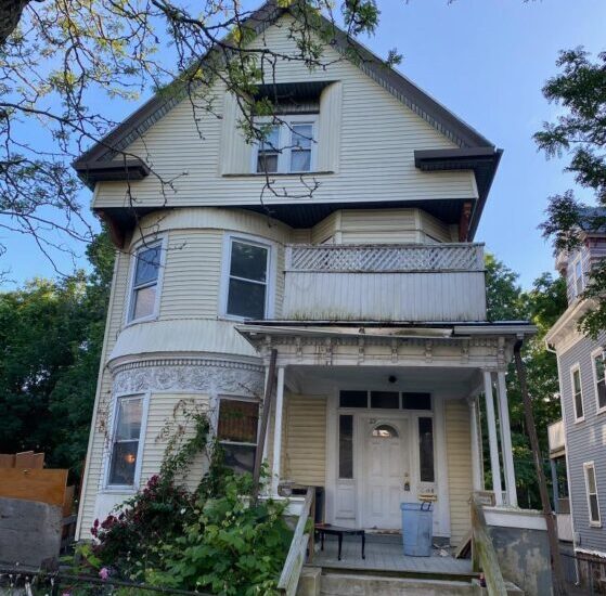 DEVON ST. DORCHESTER, MA LARGE 3 FAMILY. DELIVED VACANT